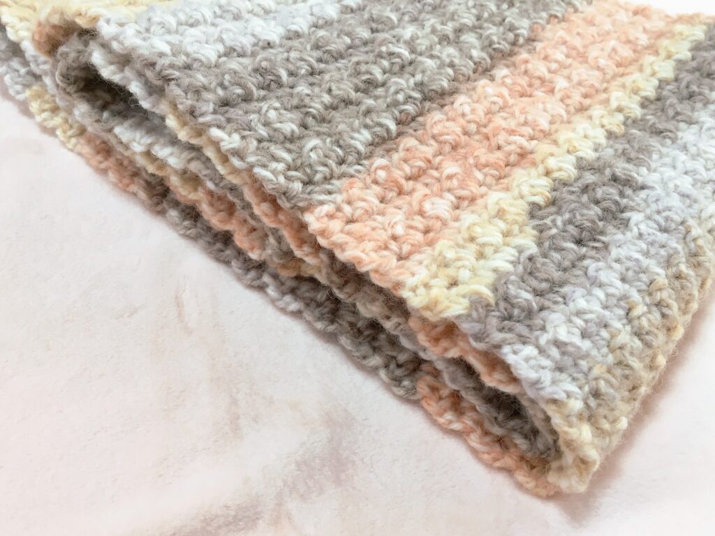 かぎ針編みの簡単なマフラー