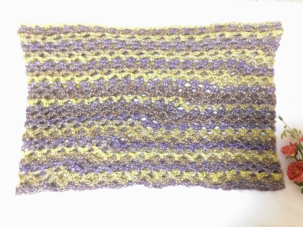 かぎ針編みの簡単なネット編みスヌード