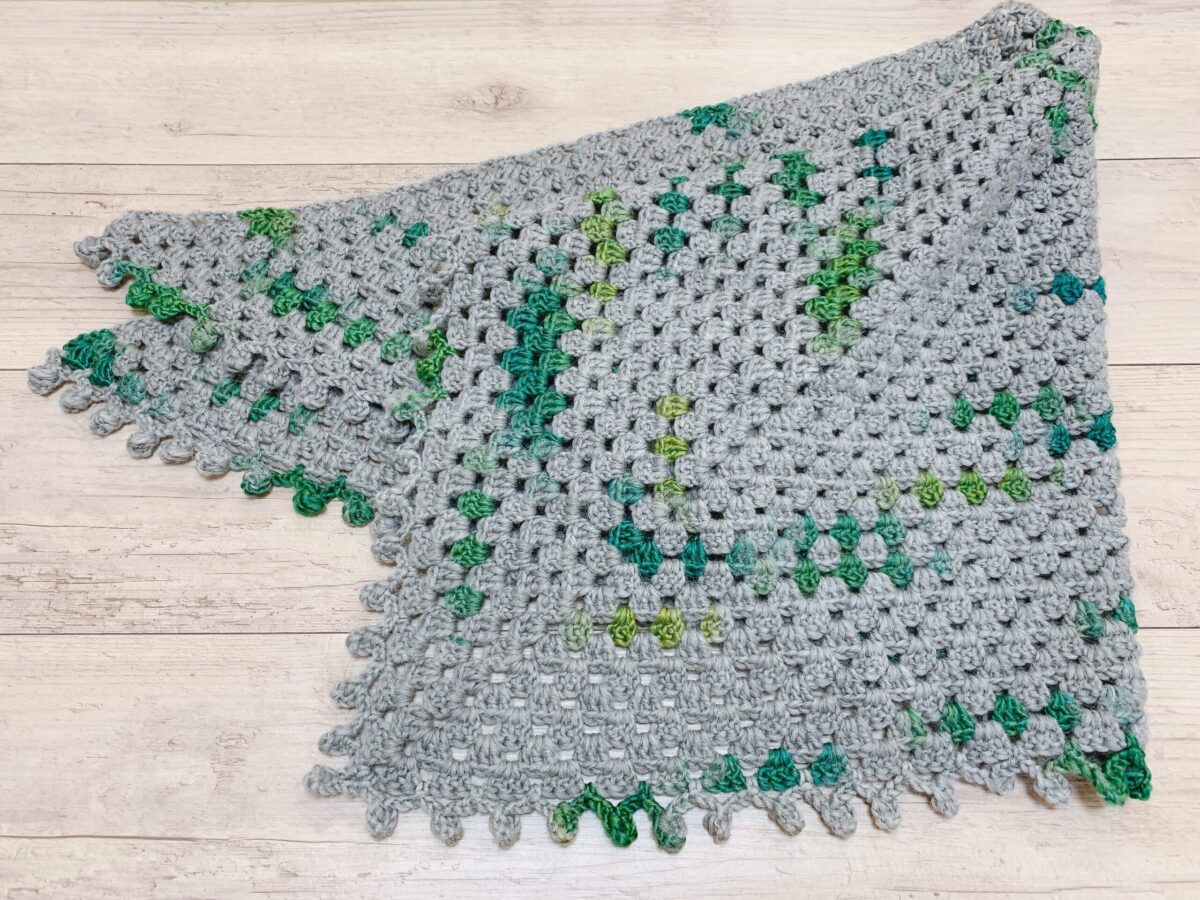 可愛い玉編み模様の三角ショール2022春