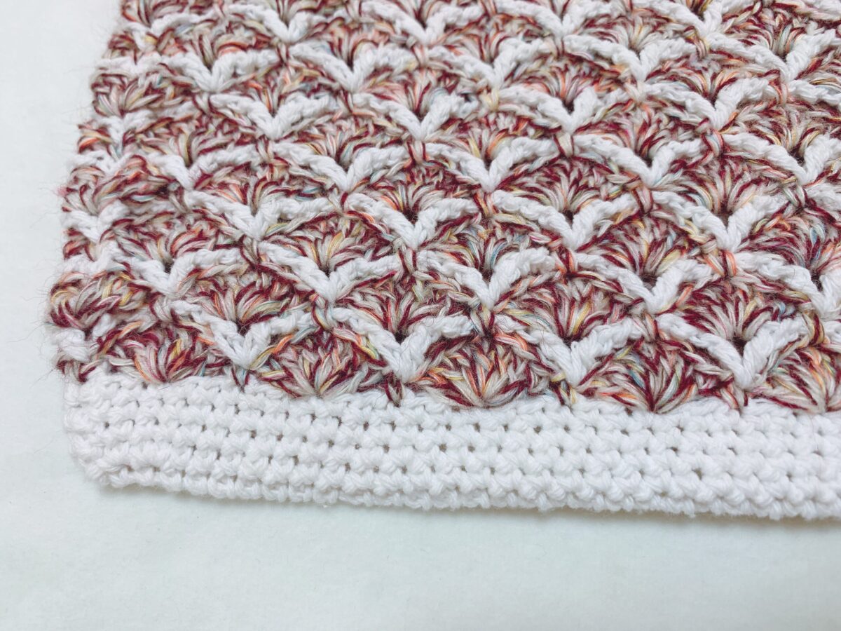 リユース撚糸で編んだ模様が可愛いぺたんこバッグ